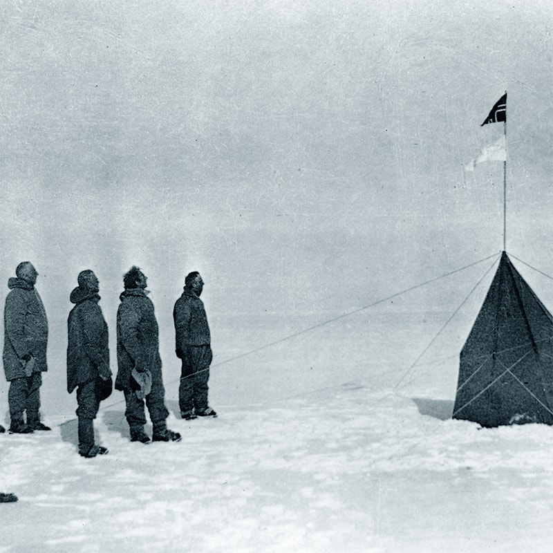 <p>Roald Amundsen&rsquo;s team at the South Pole in December 1911 (Credit: Public Domain)</p>